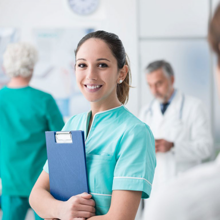young-nurse-working-at-the-hospital-7LDN2PHWEB-1024x768 Qualité de soins